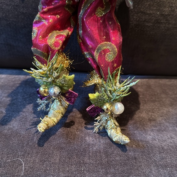 Mark Roberts small fairy figurine with Gold & Purple Accents. #129 of 7,500 - Picture 5 of 12